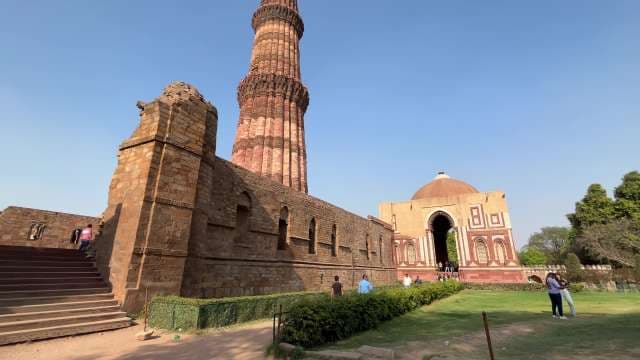 Qutub Minar: Majestic Victory Tower in Delhi’s Historic Complex