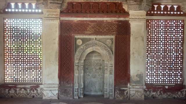 Intricate Mughal Era Mihrab in Historical Delhi Monument