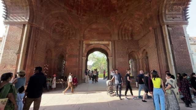 Exploring the Historic Qutb Minar Complex in Delhi