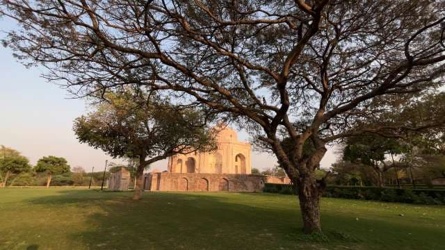 Serene Views of Isa Khan's Tomb in Delhi Gardens