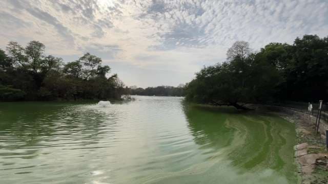 Serene View of Hauz Khas Lake Under Cloudy Sky