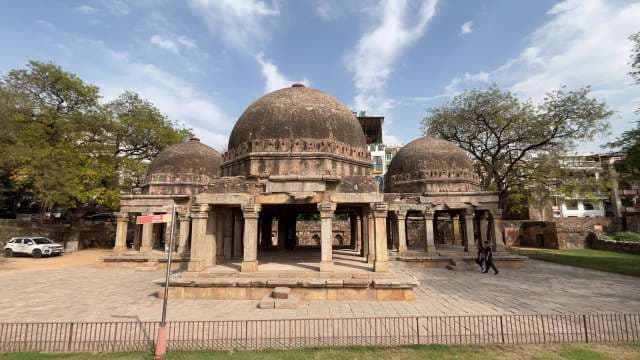 Bada Gumbad: Majestic Dome of Lodi Gardens Delhi