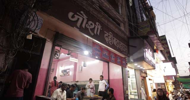 Evening Street Food at Joshi Dahi Bada House, Indore