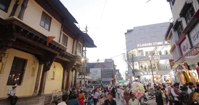 Bustling Evening at Rajababu Ethnic Wear Street Market Indore