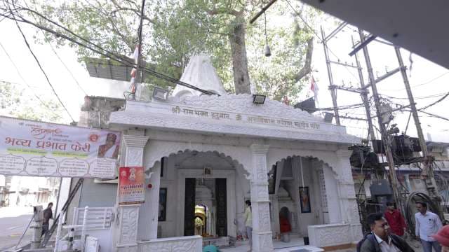 Devotees Visit Shri Ram Bhakt Hanuman Temple in India