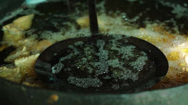 Perfect Deep Frying Technique for Crispy Fried Foods