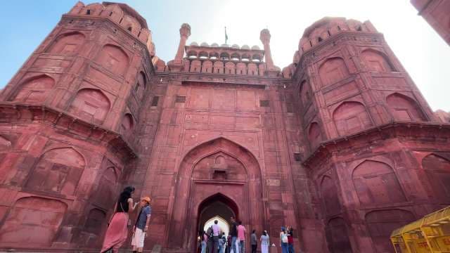 Exploring the Iconic Red Fort in Delhi, India