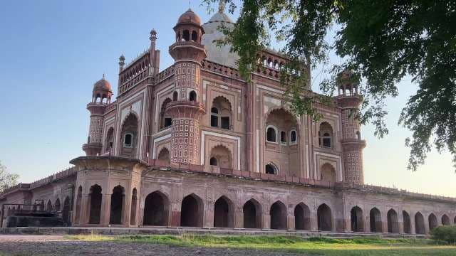 Stunning Safdarjung Tomb Architecture in Delhi