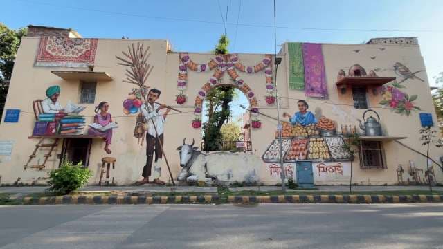 Colorful Indian Street Mural Celebrates Daily Life and Culture