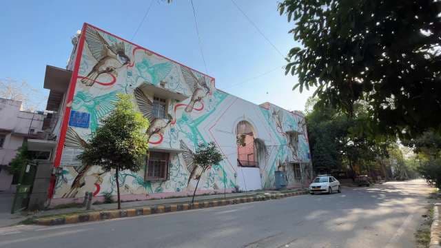 Vibrant Bird Mural Adorns New Delhi Street Building