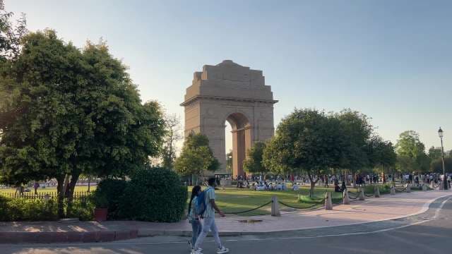 Crowds Gather at Iconic India Gate in New Delhi