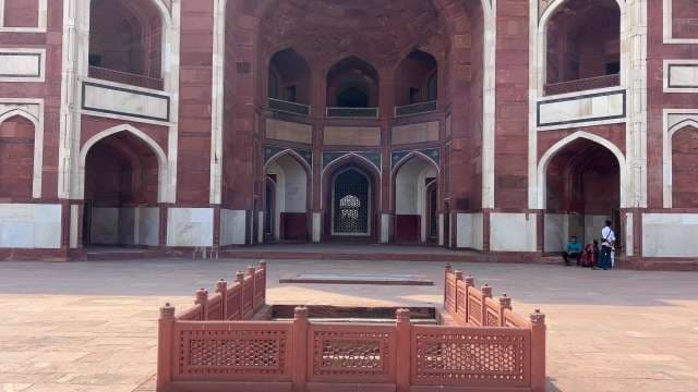 Exploring Fatehpur Sikri: Mughal Architectural Marvel