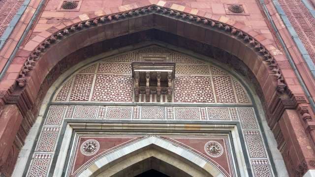 Intricate Mughal Archway at Humayun's Tomb in Delhi