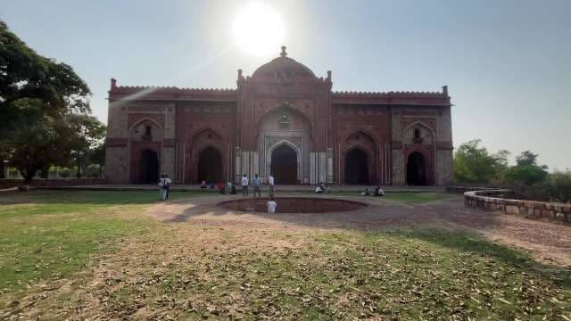 Exploring Mughal Era Architecture at Isa Khan's Mosque in Delhi