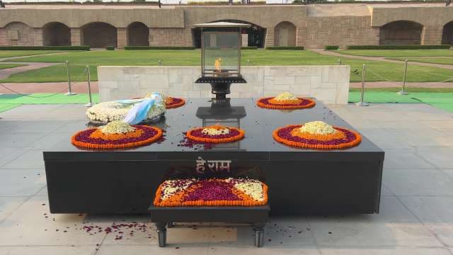 Raj Ghat Memorial: Tribute at Gandhi's Resting Place