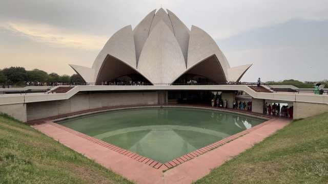 Lotus Temple in Delhi: Iconic Modern Architecture Landmark