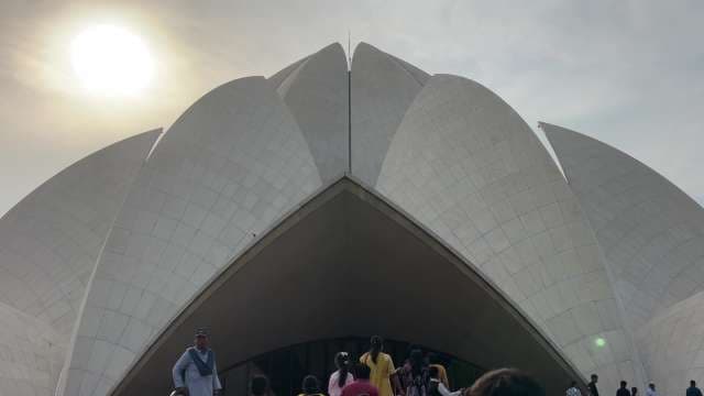 Lotus Temple in Delhi: Iconic Modern Architecture Unveiled
