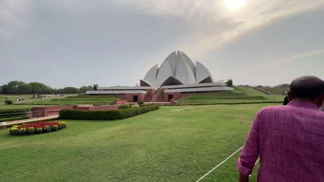 Lotus Temple Delhi: Marvel of Modern Architecture and Tranquility