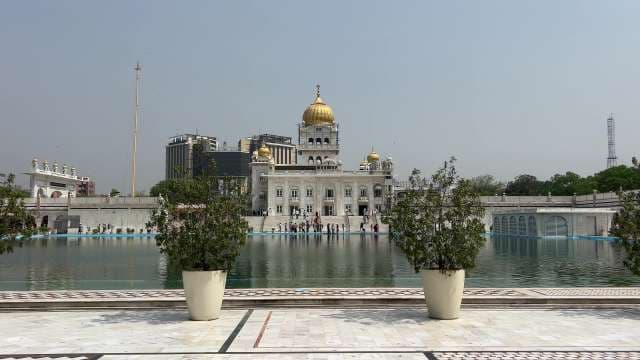 Gurudwara Bangla Sahib: Iconic Sikh Temple in New Delhi