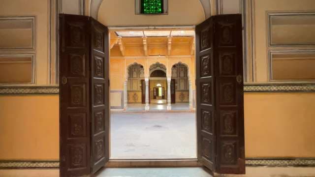 Exploring the Ornate Courtyard of Jaipur City Palace