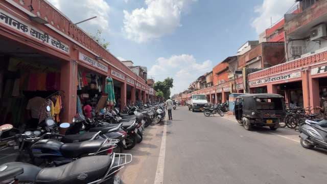 Exploring Jaipur’s Iconic Street Market: Bapu Bazaar Experience