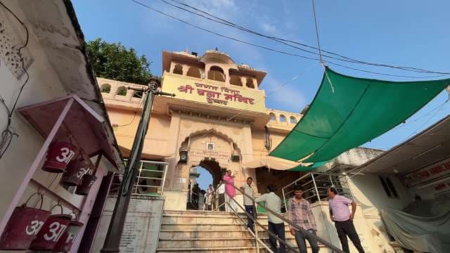 Explore Brahma Temple Pushkar: Iconic Pilgrimage Site in Rajasthan