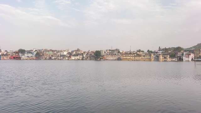 Scenic Panoramic View of Udaipur Lakefront Skyline