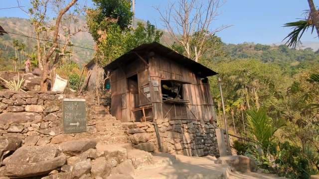Rustic Guest House Near Double Decker Living Root Bridge