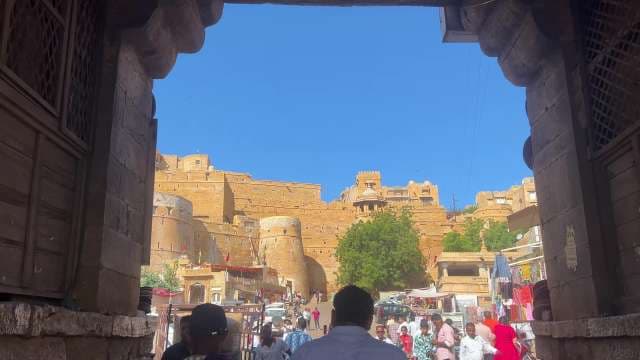 Discover the Majestic Jaisalmer Golden Fort Entrance Scene