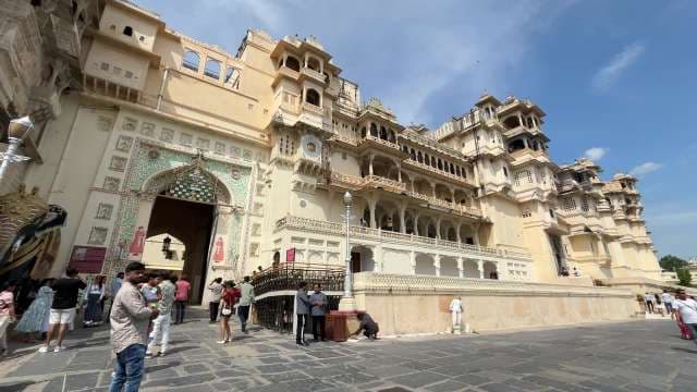 Exploring the Majestic Udaipur City Palace in Rajasthan