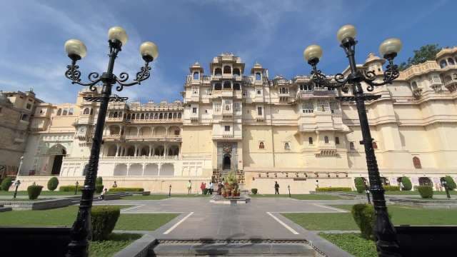 Majestic Udaipur City Palace Tour in Rajasthan