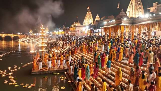 AI Generated Mesmerizing Ganga Aarti Ceremony at Dashashwamedh Ghat Varanasi 