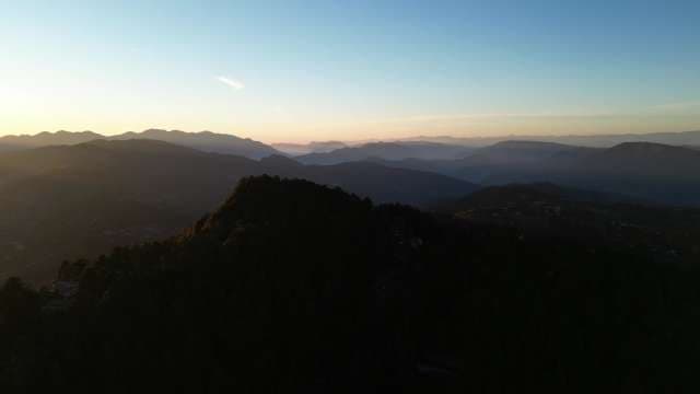 Breathtaking Himalayan Sunset Over Majestic Peaks