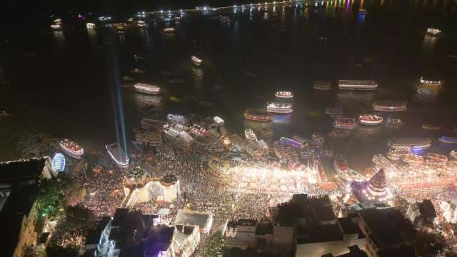 Dev Deepawali in Varanasi By Ganga River