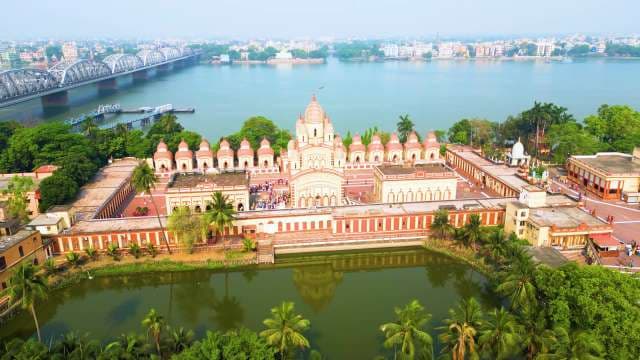 Dakshineswar Kali Temple: Sacred Hindu Monument on Ganges River