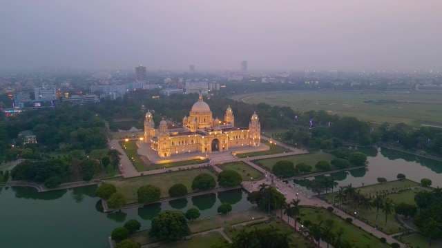 Majestic Victoria Memorial at Dusk in Kolkata Cityscape