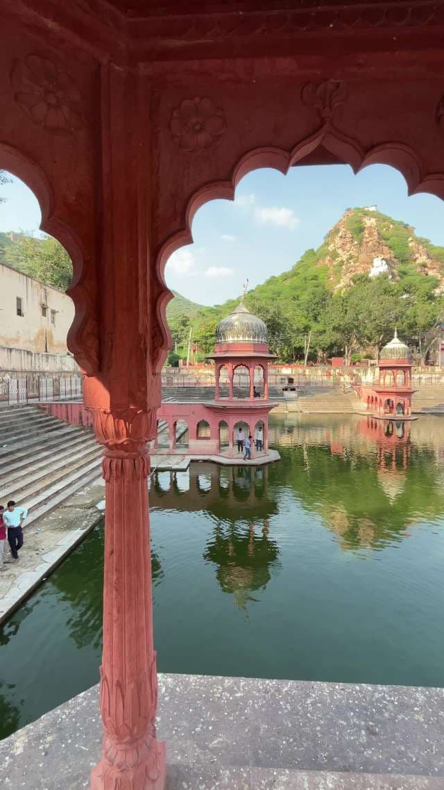 	Water body around the famous Moosi Maharani Ki Chhatri in Alwar