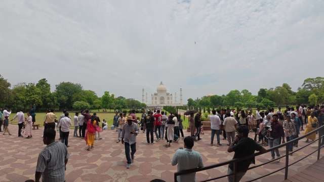 Timelapse of the Taj Mahal Mausoleum in Agra India