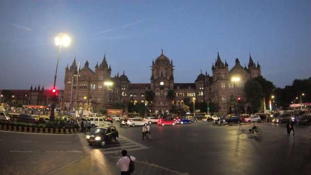 Mumbai Chhatrapati Shivaji Maharaj Terminus Night Traffic Scene