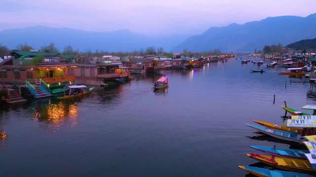 Scenic Twilight View of Dal Lake with Shikaras in Srinagar
