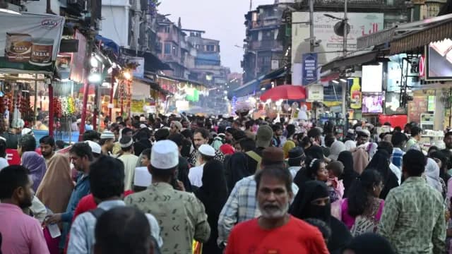 Crowded Night Market Scene in Busy Mumbai Street